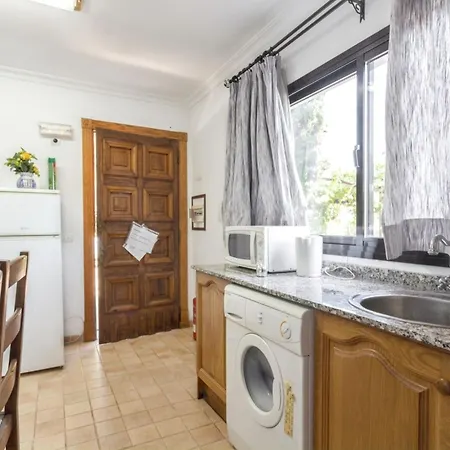 Experience The Charm Of From A Welcoming House With Mountain View